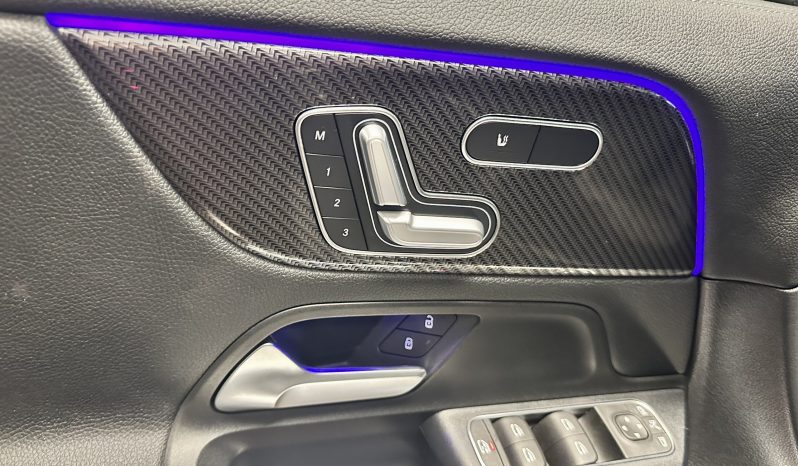 
								Mercedes Classe GLA GLA 200 Fascination BVA7 full									