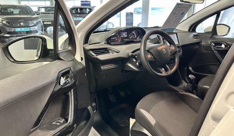 
								Peugeot 208 1.2 PureTech 82 Active full									