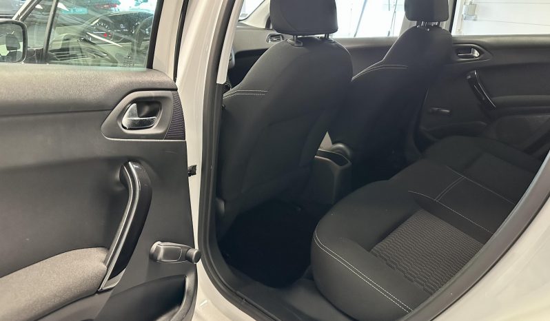 
								Peugeot 208 1.2 PureTech 82 Active full									