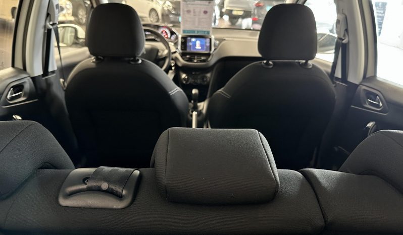 
								Peugeot 208 1.2 PureTech 82 Active full									