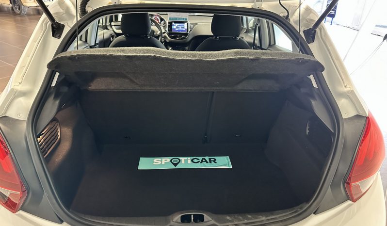 
								Peugeot 208 1.2 PureTech 82 Active full									