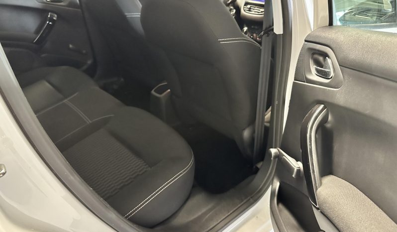 
								Peugeot 208 1.2 PureTech 82 Active full									