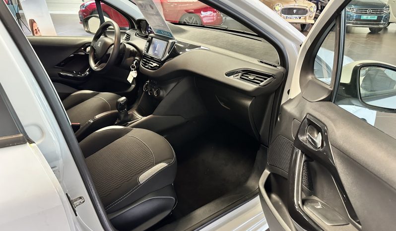 
								Peugeot 208 1.2 PureTech 82 Active full									