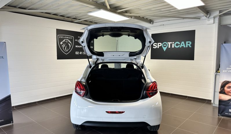 
								Peugeot 208 1.2 PureTech 82 Active full									