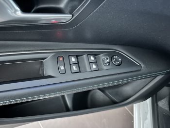 Peugeot 3008 (2) 1.6 HYBRID 225 E-EAT8 Allure Pack